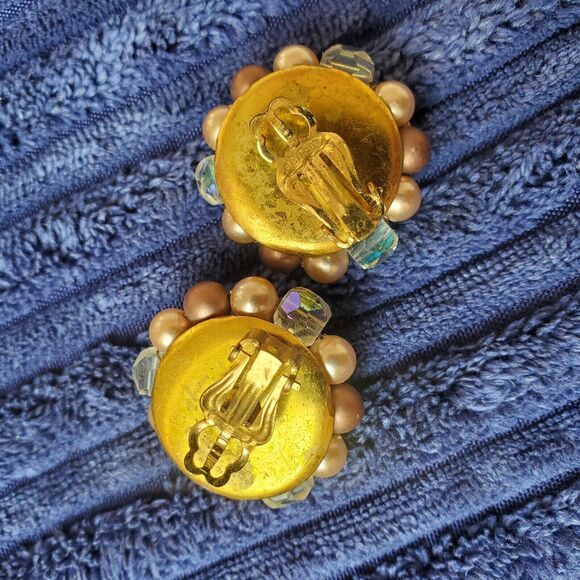 Vintage Clip Earrings Cluster Faceted Beads & Faux Pearl Grannycore Mid Century - Picture 3 of 12